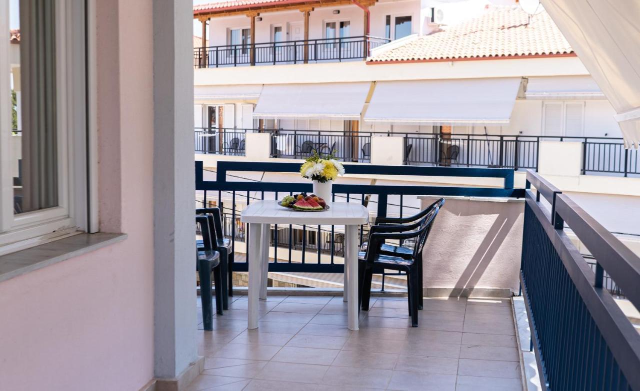 Thalassenia Studios & Apartments 3 Ханиоти Екстериор снимка