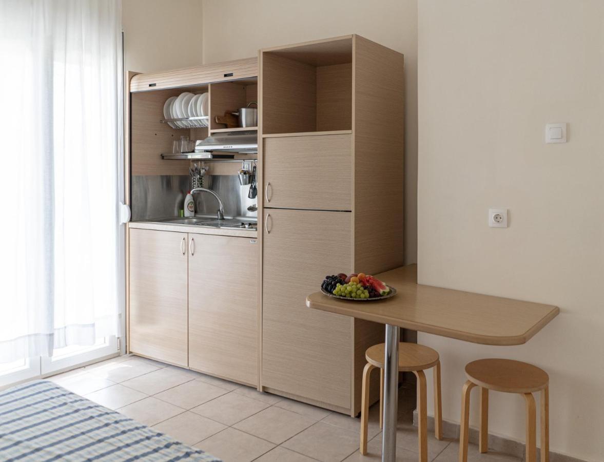 Thalassenia Studios & Apartments 3 Ханиоти Екстериор снимка